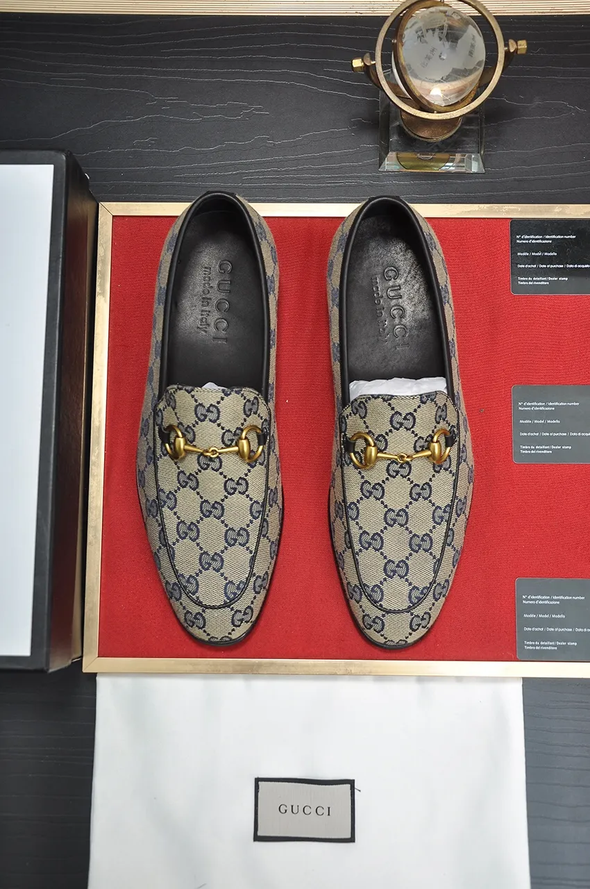Men's shoes💰500💶Italy's top luxury men's shoe giant (GUCCI) (Gucci) (full cowhide lining) new arrival🍃Original European style🔰 Pleasant to the eye😍In order to make the shoes more durable and non-deformable🌀The production continues to follow traditional methods but there is still no lack of innovation💪Choose original sheepskin for the leather♻️ Smooth and natural And extra bright ⭐Made of imported cowhide, the first choice of rich people 38-45 (45 customized)